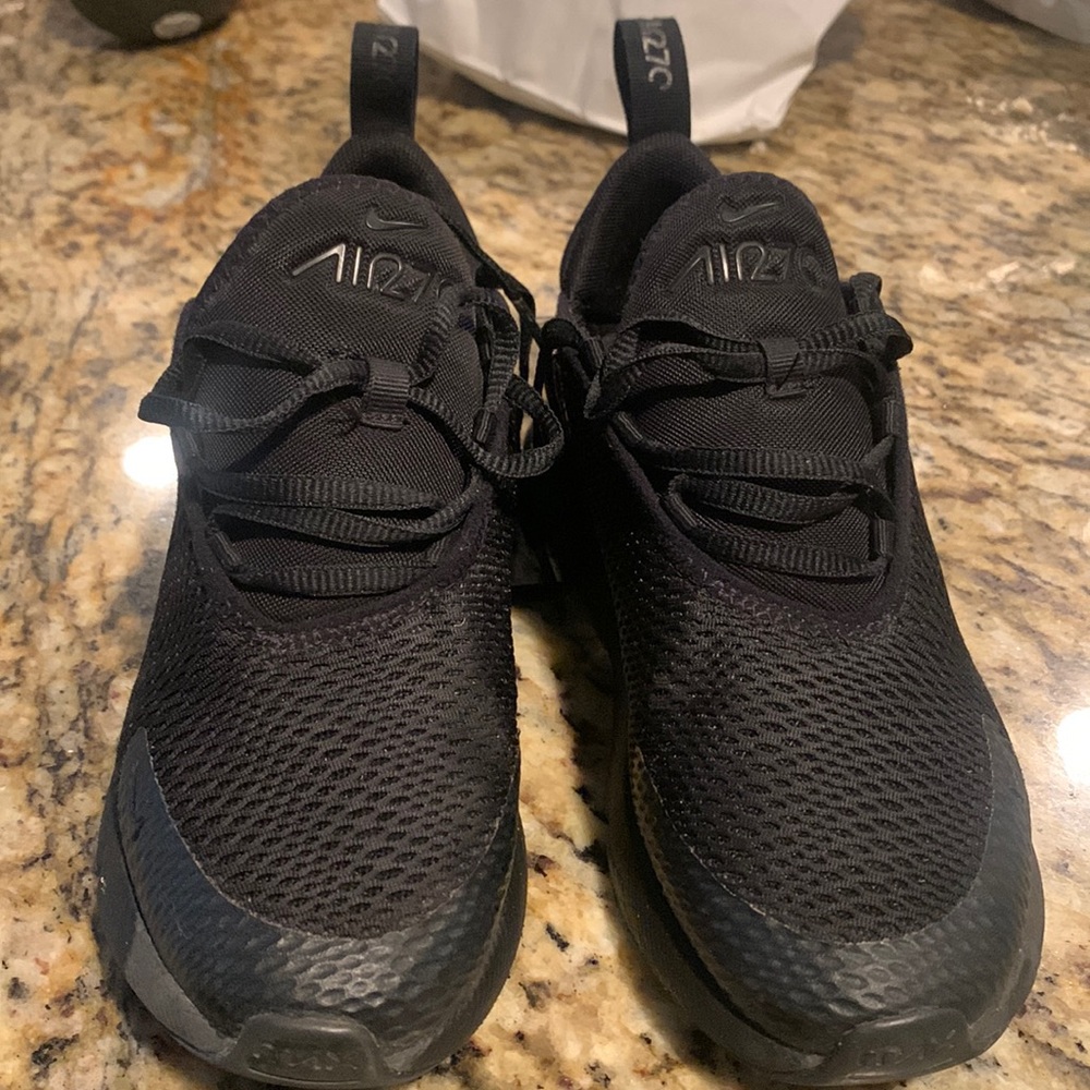 Nike Air Max 270 little kid shoes size 2Y in good use conditions. See pictures